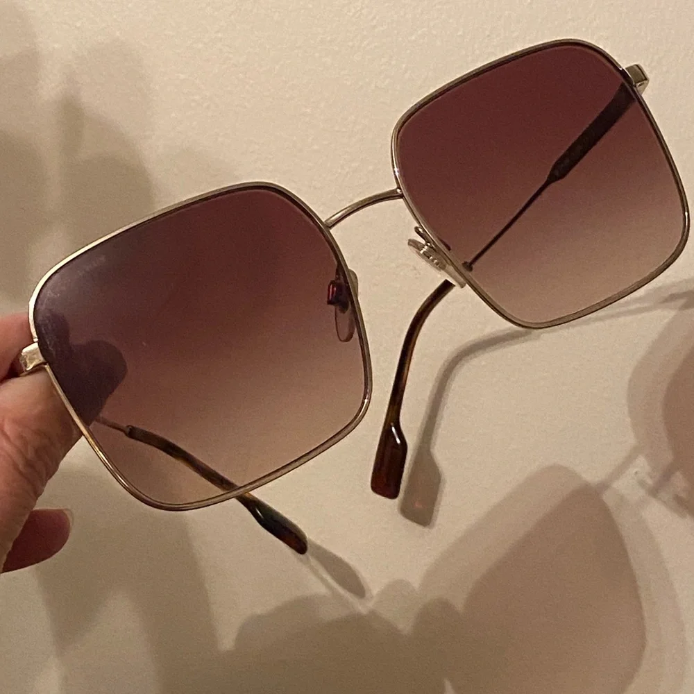 Burberry Sunglasses Women's Jude BE3119 Light Gold/Grey Gradient 58-17mm READ - Picture 5 of 15